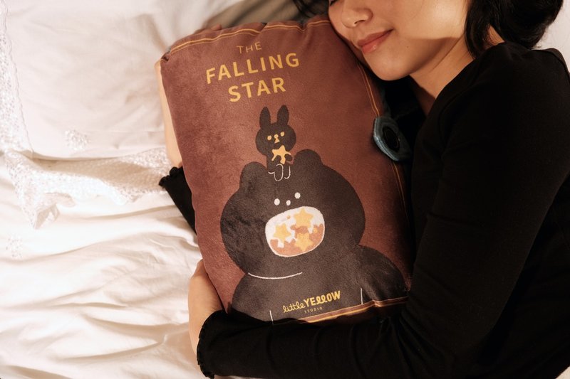 福利品 - 書冊造型抱枕 暖手枕 午睡枕 - The falling star - 枕頭/抱枕 - 聚酯纖維 咖啡色