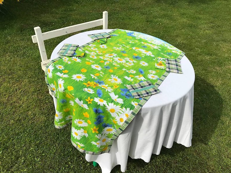 Daisy And Plaid Tablecloth Set Reversible/Summer Table Runner/Plaid Tablecloth - Place Mats & Dining Décor - Cotton & Hemp Multicolor