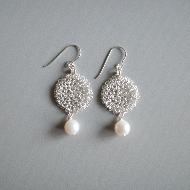 Lace Pearl 金屬蕾絲耳飾 Silver color - 耳環/耳夾/耳骨夾 - 銅/黃銅 銀色