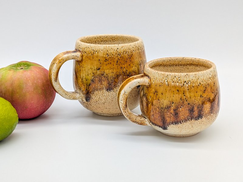 Handmade ceramic mug Two sizes 400 ml and 250 ml Pastel cup with drips - 杯子 - 黏土 金色