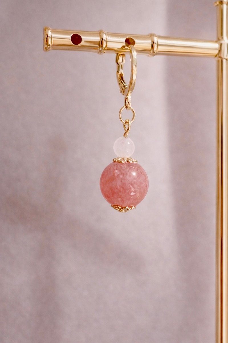 Beginner-Friendly Earrings: Strawberry Quartz & Rose Quartz with Sunstone, 14K Gold Small Round Pendant - ต่างหู - คริสตัล สึชมพู