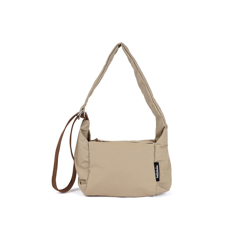 【FW25全新Wander系列】MILO 日常斜背包 小號 (沙卡其) - 側背包/斜背包 - 環保材質 卡其色