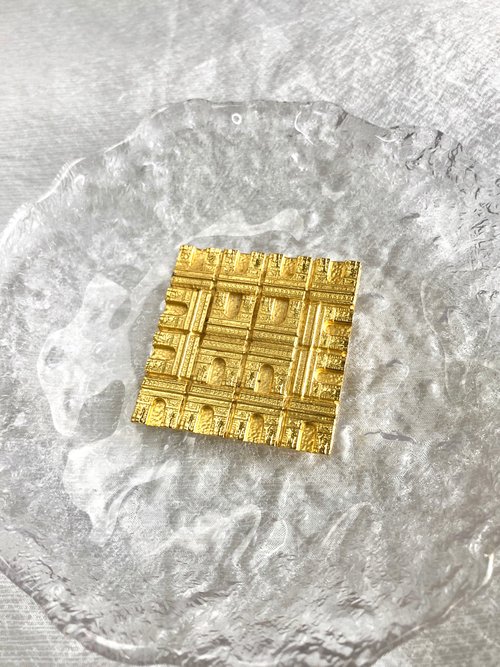 日本直送 名牌中古包 】CELINE セリーヌ ブローチ ゴールド 凱旋門