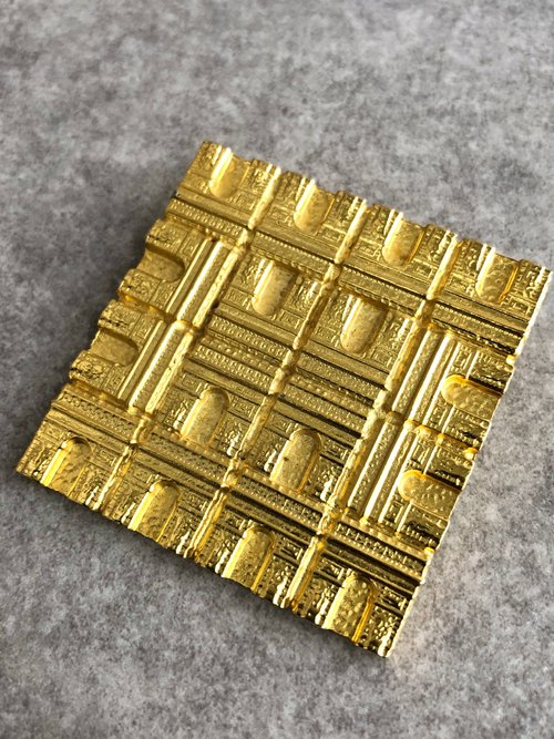 日本直送 名牌中古包 】CELINE セリーヌ ブローチ ゴールド 凱旋門