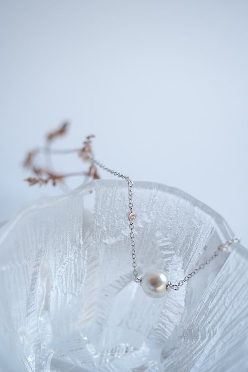 jeweltrove Dainty necklace with Swarovski Pearls
