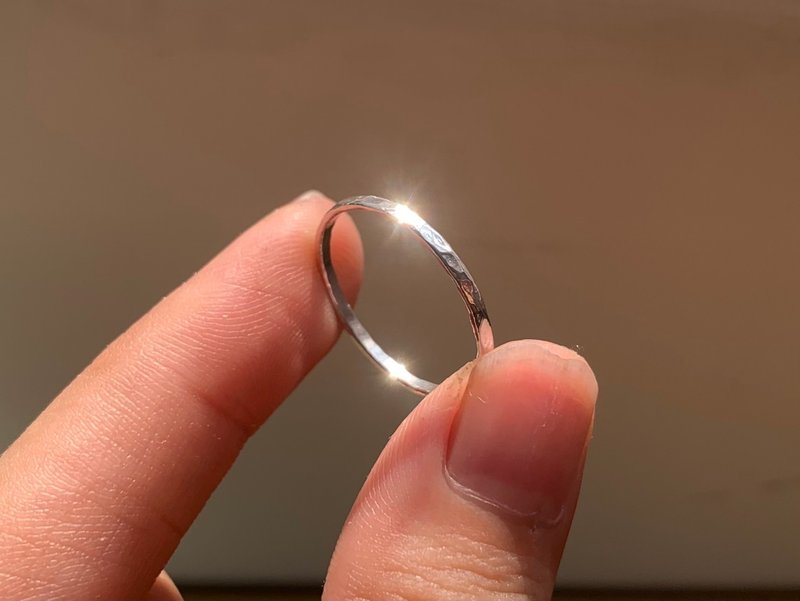 // 心願 // -  1.2 mm 鍛敲水波紋銀戒 - 戒指 - 純銀 銀色