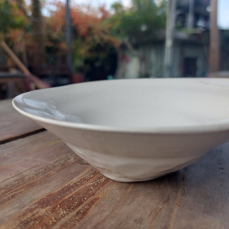 Euploea shallow snack bowl tiny dish - Bowls - Pottery White