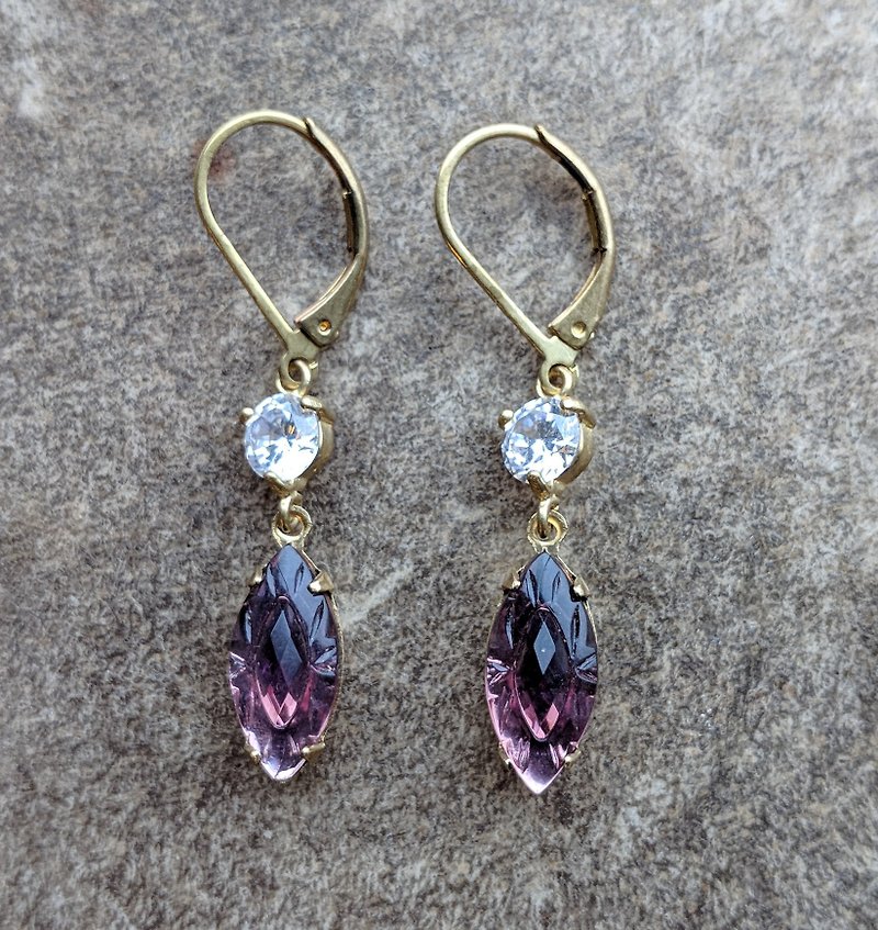 Vintage Purple Glass Drop Earrings - ต่างหู - แก้ว สีม่วง