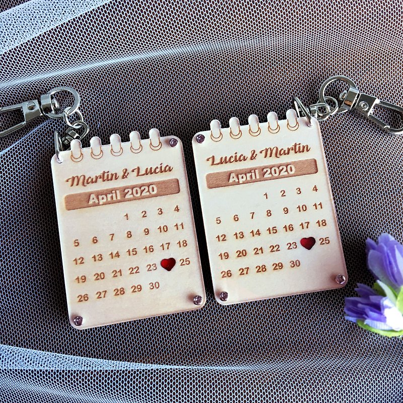 客製化情侶紀念日鎖匙圈   鑰匙圈 生日禮物 結婚禮物 - 鑰匙圈/鑰匙包 - 木頭 