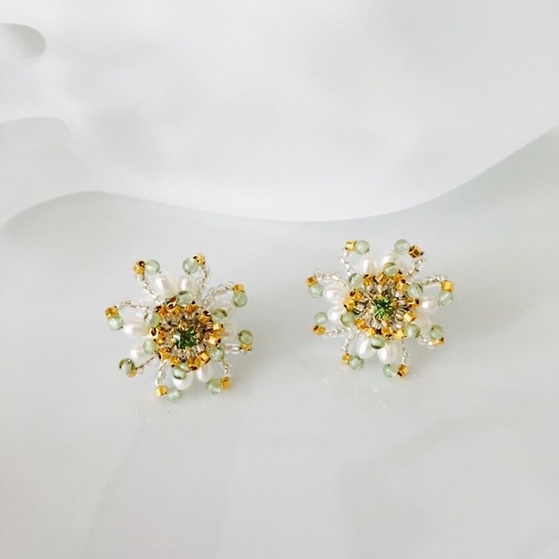Clover Peridot earrings _Clover pierce of Peridot - Earrings & Clip-ons - Gemstone Green
