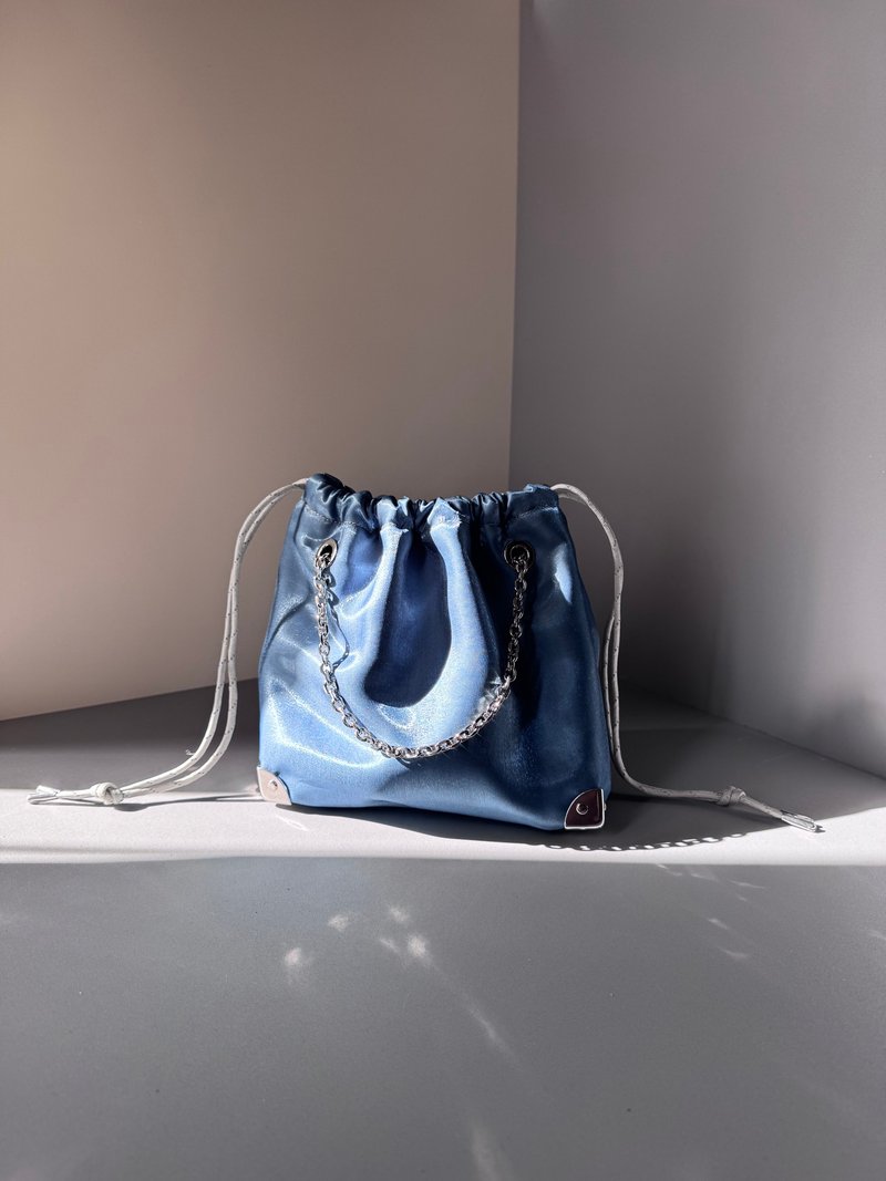 Metallic glossy drawstring bag gray blue - กระเป๋าหูรูด - วัสดุอื่นๆ สีน้ำเงิน