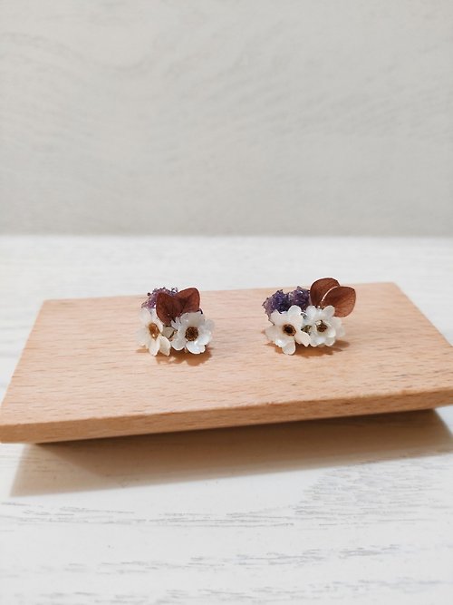 暖芯葵葵🌻乾燥花創意手作飾品 法國白梅小花團貼耳環