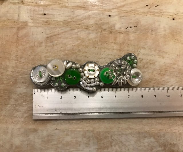 3/8 Green Flower Buttons