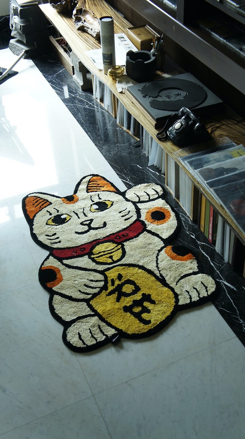 RAW EMOTIONS mascot lucky cat yellow rug - พรมปูพื้น - เส้นใยสังเคราะห์ สีเหลือง