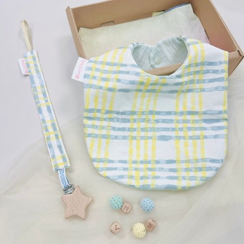 LaFiFi樂霏菲手作嬰幼兒精品&ZAKKA 黃線音韻 彌月禮盒 寶寶奶嘴鍊 寶寶圍兜 滿月禮 新生兒禮物