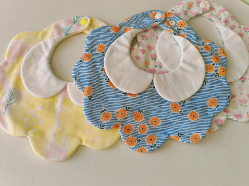 [Shipping within 5 days] Collar flower bib baby bib bib Japanese cotton gauze first month gift - Baby Gift Sets - Cotton & Hemp Multicolor