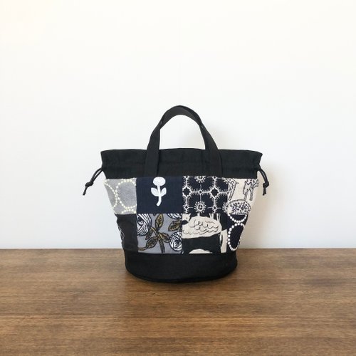 ミナペルホネン ハンドメイド パッチワーク 巾着トートバッグ 再販 巾着バッグ ミナペルホネン パッチワーク モノトーン