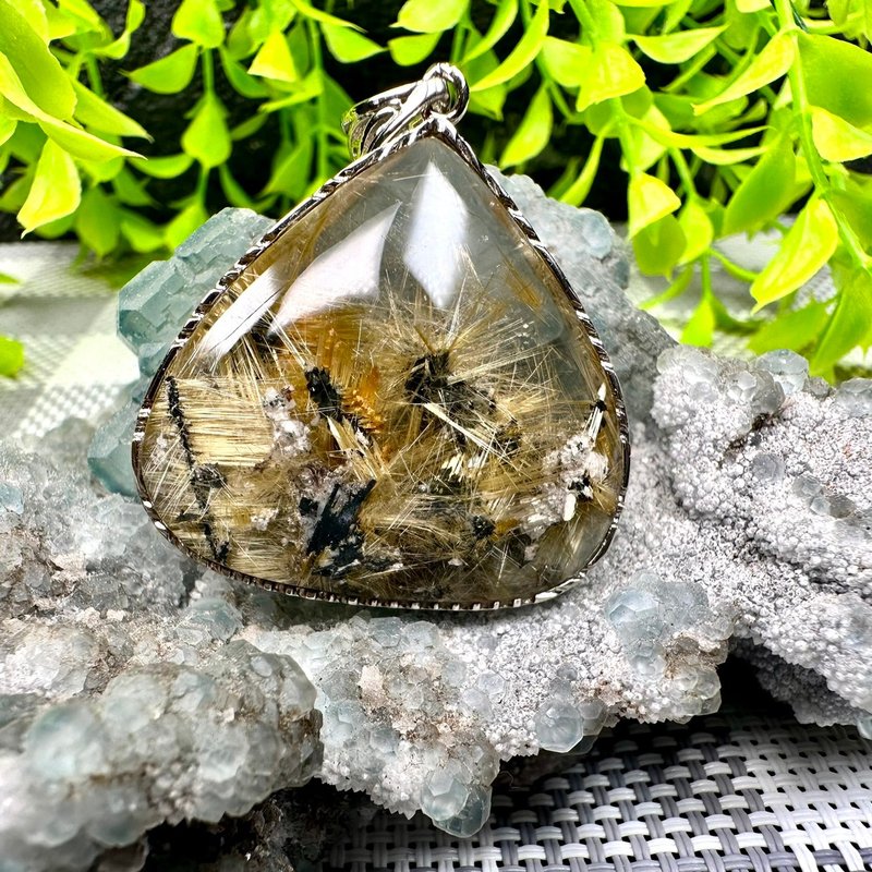 [Inexplicable and Wonderful Grocery Store] Beautiful boutique with mother ore titanium crystal flower S925 Silver necklace pendant - สร้อยคอ - เงินแท้ 