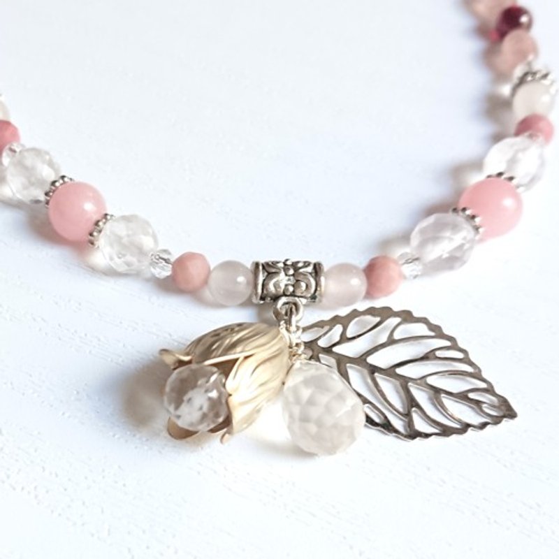 Rose Quartz Blossoming Necklace - สร้อยคอ - เครื่องประดับพลอย สึชมพู