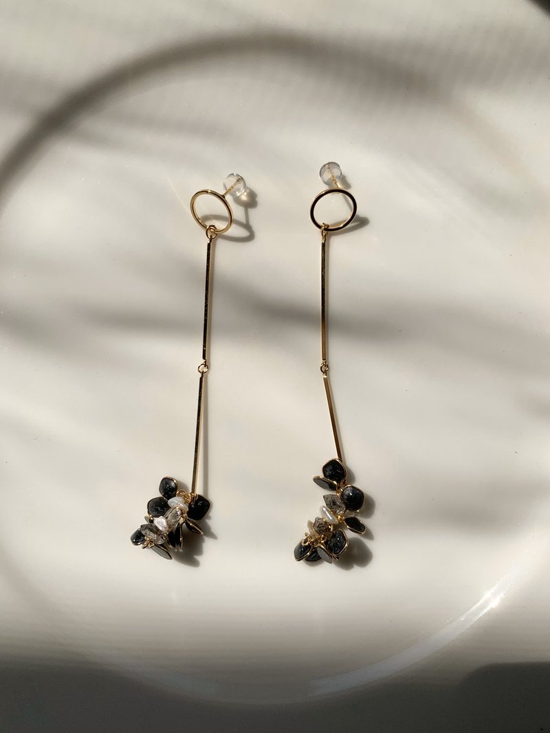 No matter it is dark, invisible end earrings/ Clip-On can be resin pearl Herkimon diamond ore - Earrings & Clip-ons - Resin Black