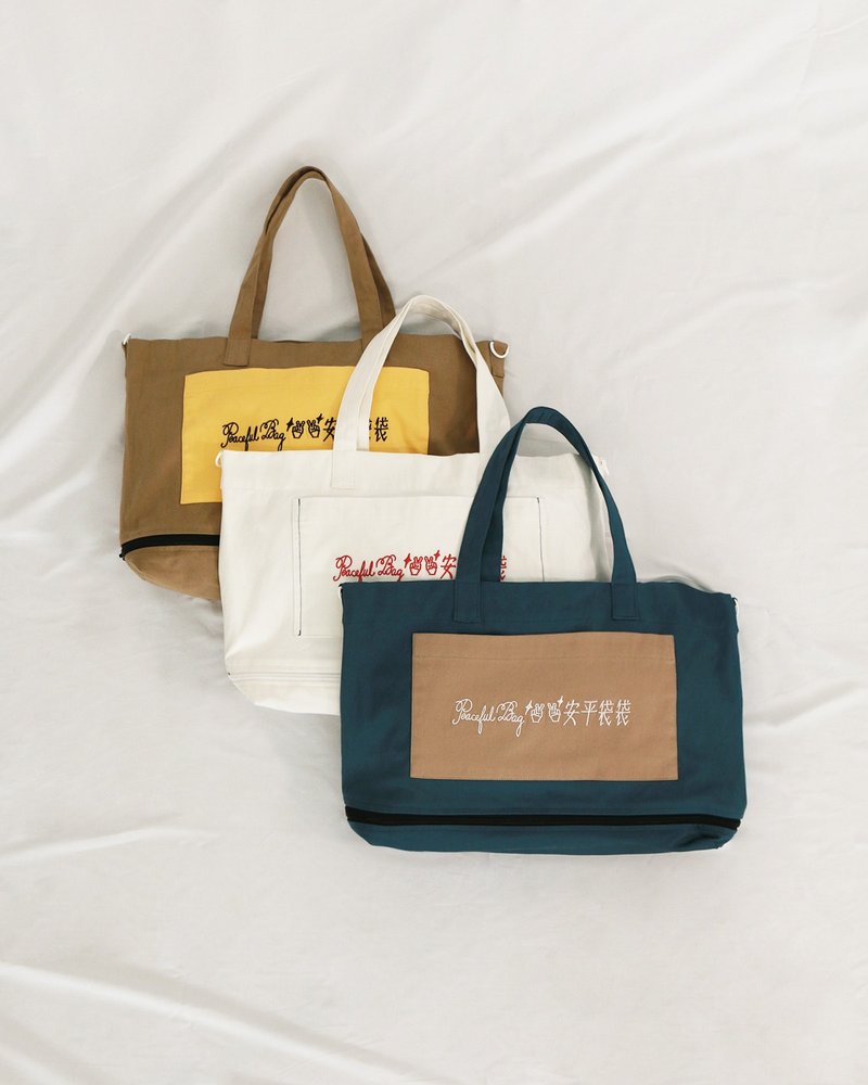 Wear Earthero x Slasssh Expandable Embroidered Tote - กระเป๋าถือ - ผ้าฝ้าย/ผ้าลินิน ขาว