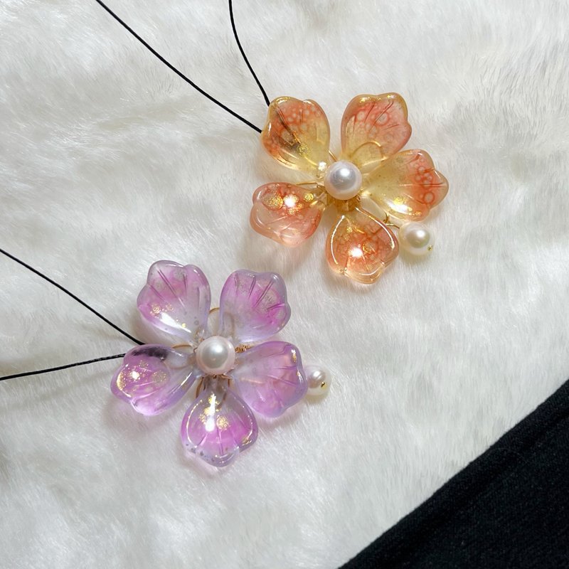 Large wild peony embellished with pearl necklace丨Dream style‧ One thing, one picture‧ - Necklaces - Colored Glass Multicolor