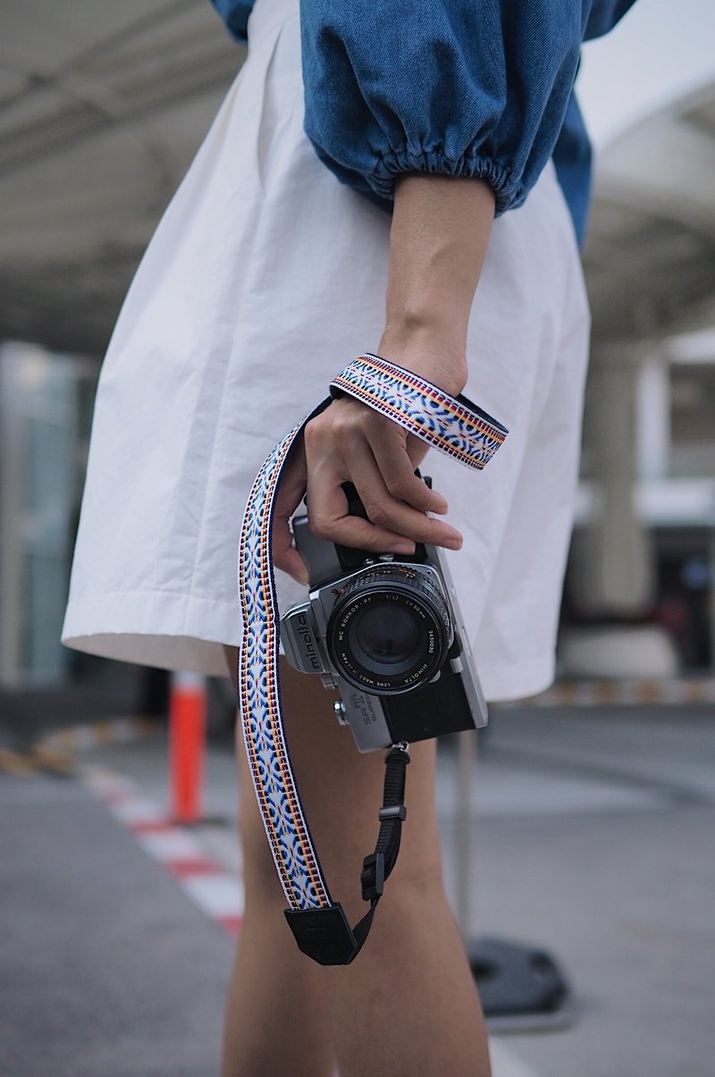 White Crisscross with Navy  / SMALL SIZE / CAMERA STRAP by YESIDID - 相機背帶 - 人造皮革 藍色