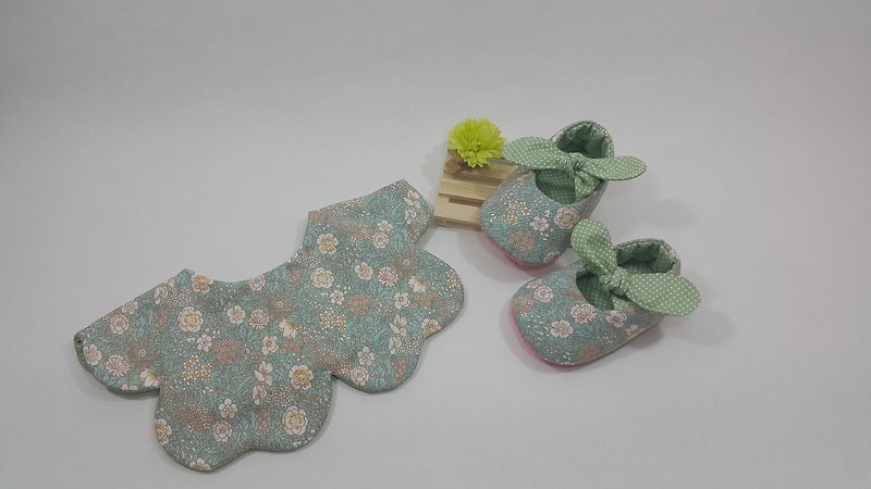 韓風小花彌月禮   寶寶鞋+圍兜 - 滿月禮物 - 棉．麻 綠色