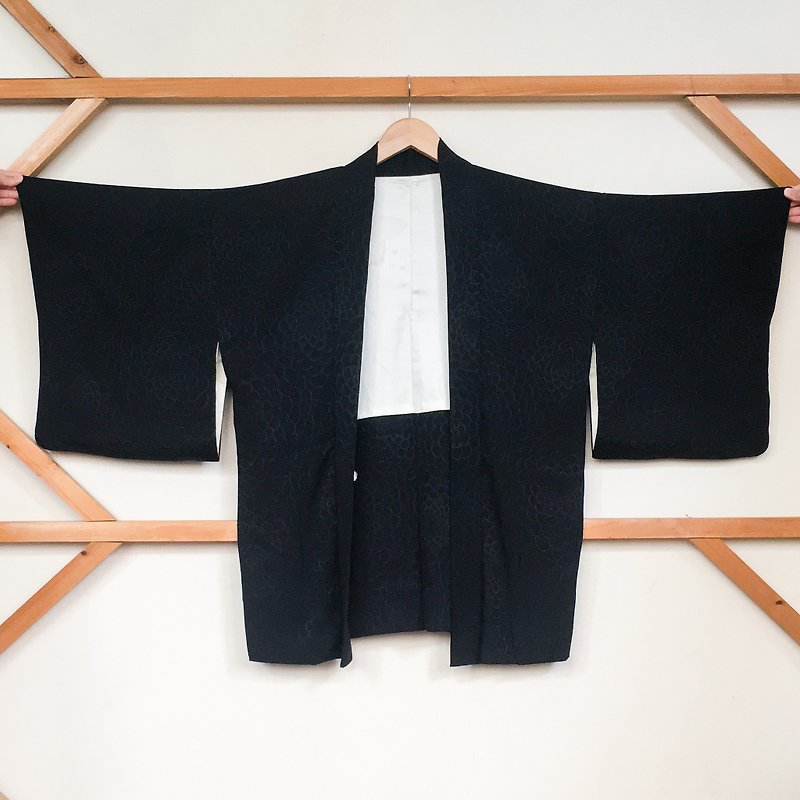 Kimono / Black Chrysanthemum Haori - Women's Casual & Functional Jackets - Silk Black