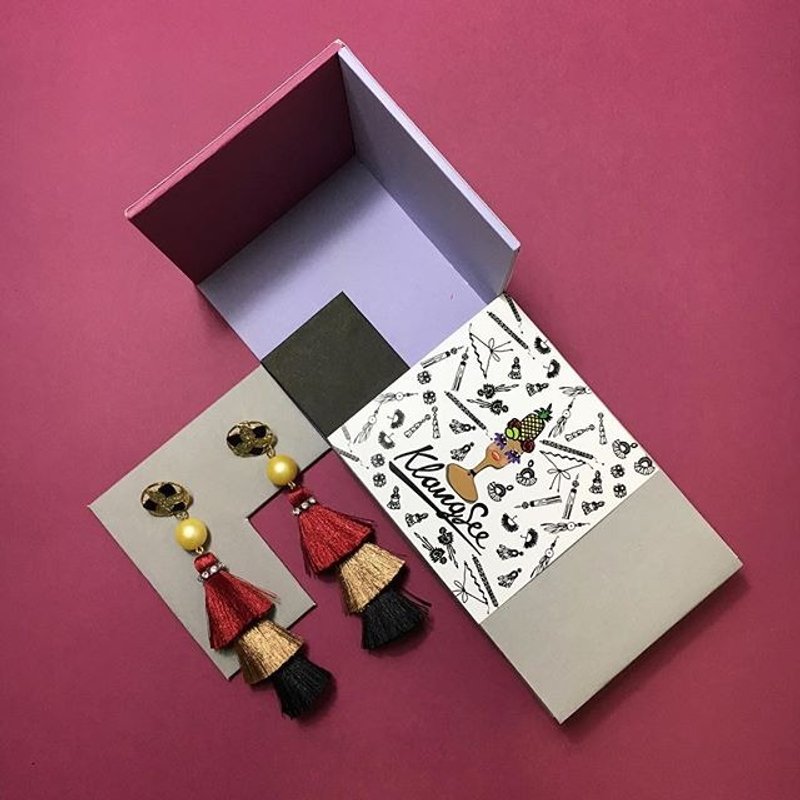 earrings: 3rd tassel - 耳環/耳夾/耳骨夾 - 其他材質 紅色