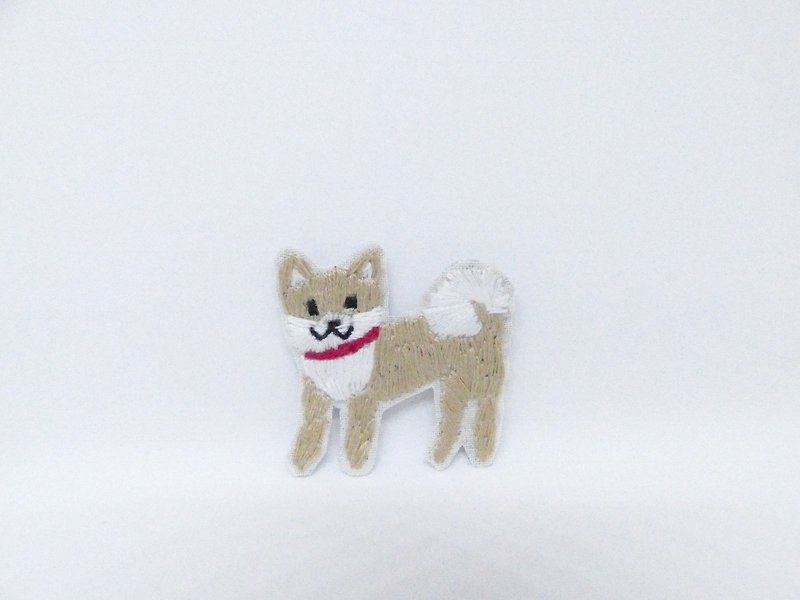 刺繍のブローチ　柴犬 - ブローチ - コットン・麻 ブラウン