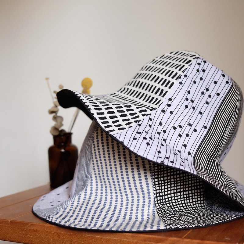 Splicing pieces of texture totem double-sided bag fisherman hat - หมวก - ผ้าฝ้าย/ผ้าลินิน 
