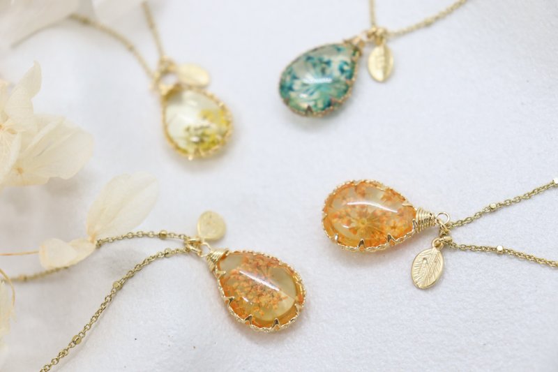 Dried Flower Leaf Letter  Necklace, Pressed Flower, Resin Water Drop Pendant - 項鍊 - 樹脂 橘色