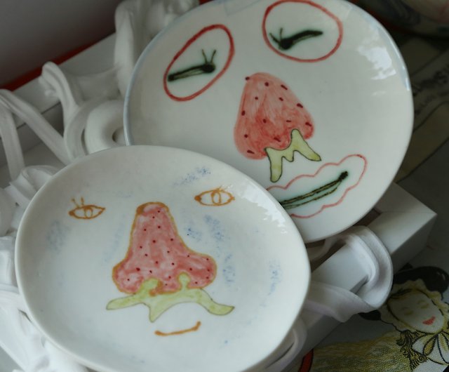 春の手描きの新鮮な治療法イチゴ男のイラストセラミック装飾プレートデザートプレート ショップ workshop 小皿 Pinkoi