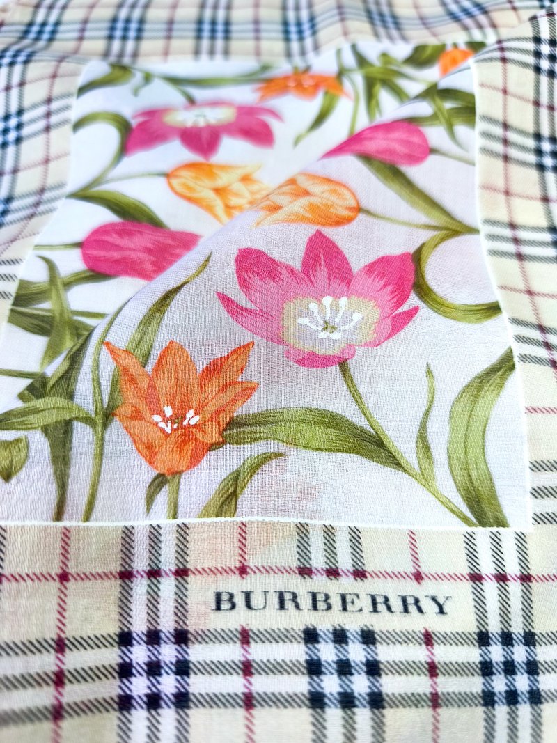 Burberry Vintage Handkerchief Tulip Check Border 20 x 19.5 inches - 手帕 - 棉．麻 紅色