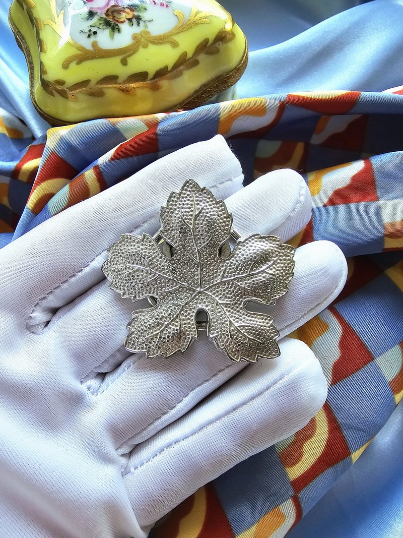 銀色霧斑楓葉絲巾夾/復古珠寶首飾/vintage美國西洋古董飾品 - 其他 - 其他金屬 