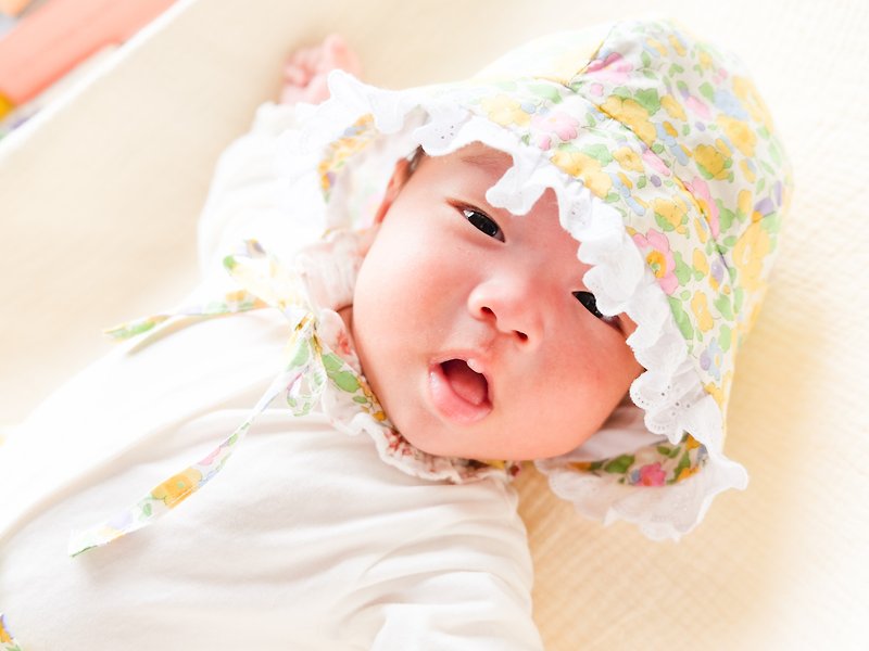 Liberty Fabrics Organic Cotton Vintage Lace Trimming Baby Bonnet - หมวกเด็ก - ผ้าฝ้าย/ผ้าลินิน สีเหลือง