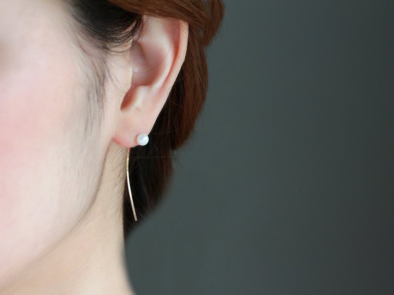 14kgf- tiny pearl line pierced earrings - 耳環/耳夾 - 寶石 金色