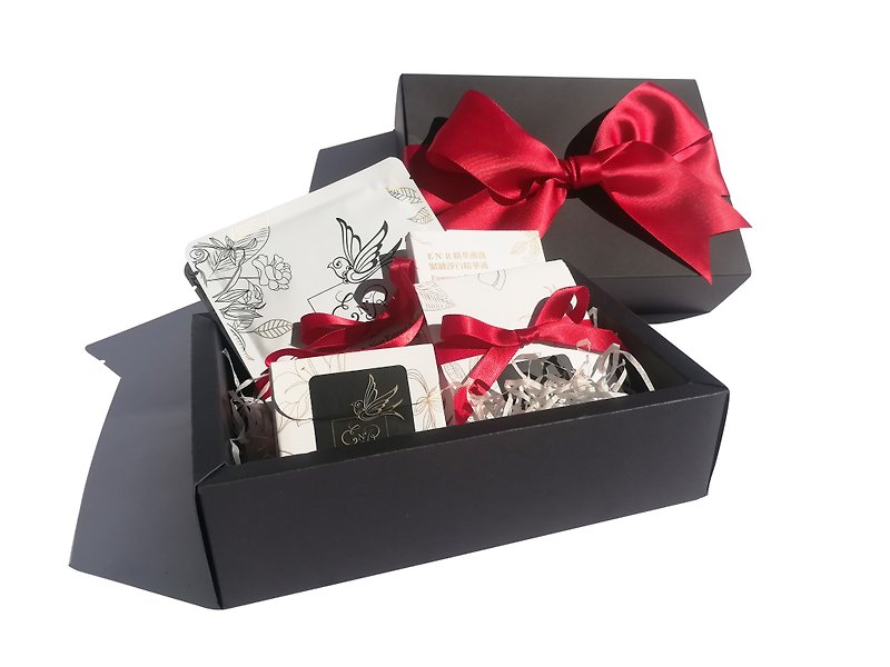 保養禮盒 / 紅水黑大伴喜氣禮盒 - 護髮素 - 其他材質 