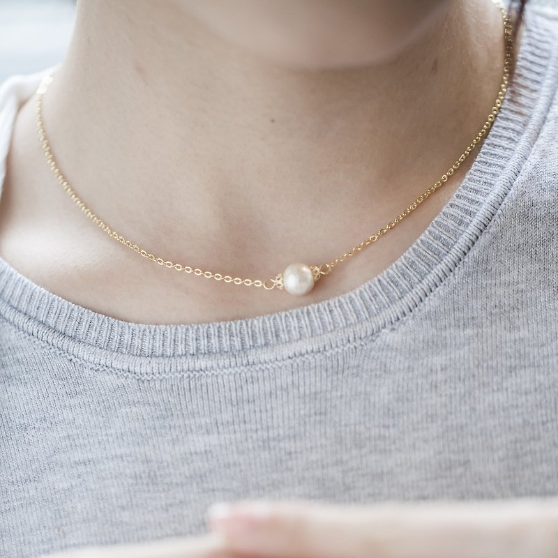 Cotton Pearl Necklace [Single Pearl Cotton Pearl Design Necklace-8mm Type] - สร้อยคอ - โลหะ สีทอง
