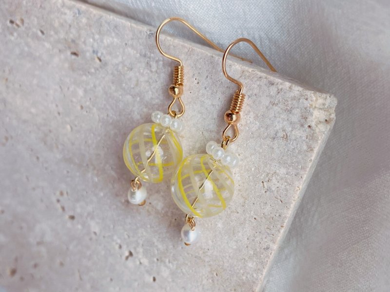 【Hot Air Balloon】Handmade Glass Pearl 14K Gold-coated Earrings Earhooks - ต่างหู - แก้ว สีเหลือง