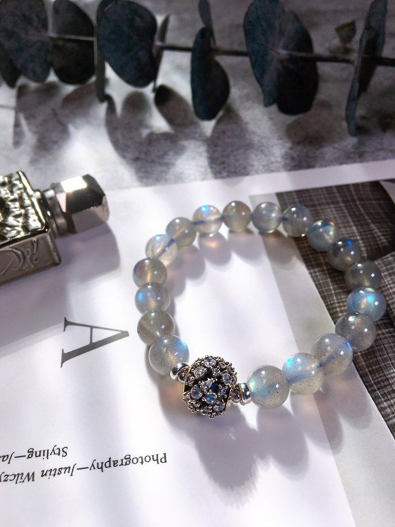 Gemstone roller // Blue halo labradorite - Bracelets - Crystal Gray