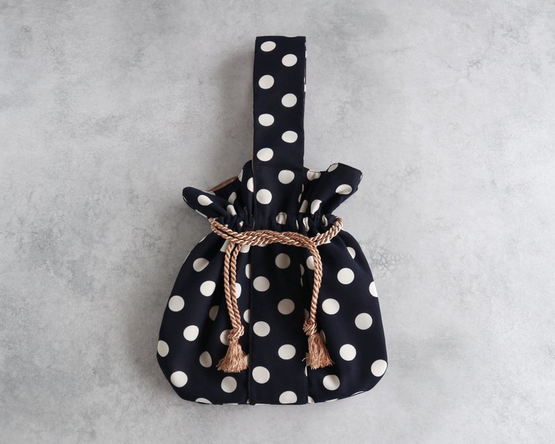 One-handle drawstring bag (retro polka dot dark blue) - กระเป๋าถือ - เส้นใยสังเคราะห์ สีน้ำเงิน