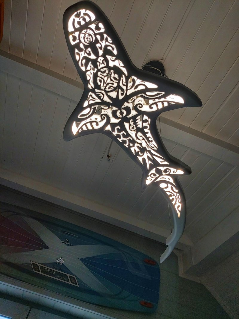 Handcrafted unique wooden shark ceiling chandelier - 燈具/燈飾 - 木頭 白色