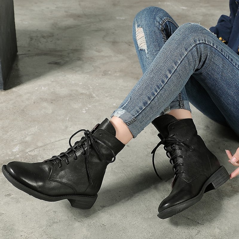 Handmade Genuine Leather Lace-Up Combat Boots Retro Martin Boots Chunky Ankle - รองเท้าบูทสั้นผู้หญิง - หนังแท้ สีดำ