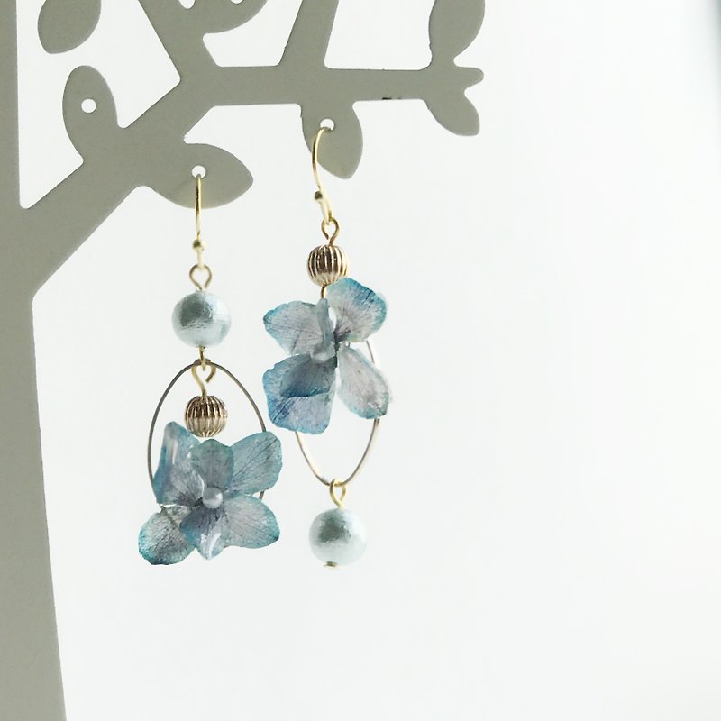 立體真花藍色繡球花配日本棉花珍珠耳環18K包金耳環 (可換耳夾) - 耳環/耳夾 - 植物．花 藍色