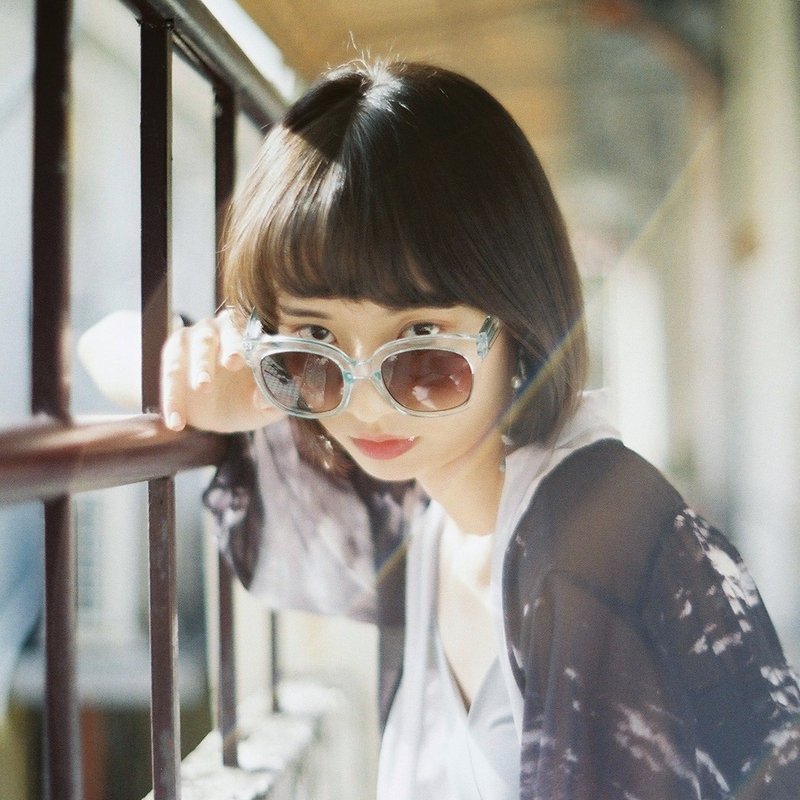 Square sunglasses-blue - กรอบแว่นตา - วัสดุอื่นๆ สีน้ำเงิน