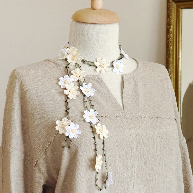 OYA crochet 180cm Lariet【2WAY DAISY】Natural White - Necklaces - Polyester Blue