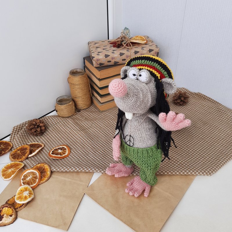 Interior toy rat in the style of Rasta Bob Marley. Funny mouse gift to a friend - 公仔/玩偶 - 棉．麻 灰色