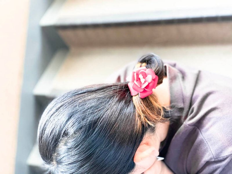 FLORAL　可憐な牡丹のように赤いお花　フローラルキュービックヘアゴム　お団子グレードアップ　FCH-RRR - 髮夾/髮圈 - 真皮 紅色
